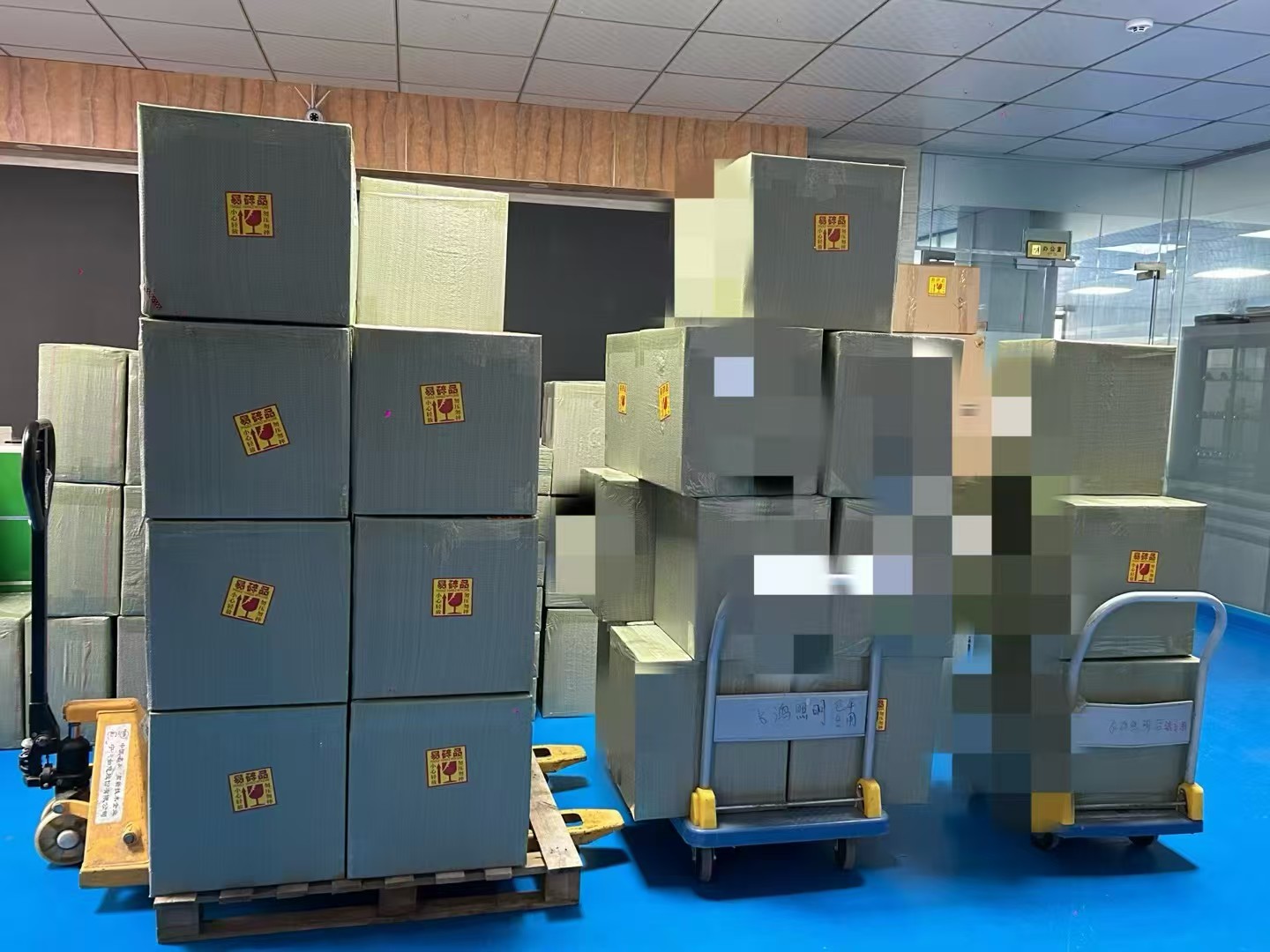 Stage Light Shipping: Illuminate Stages Worldwide